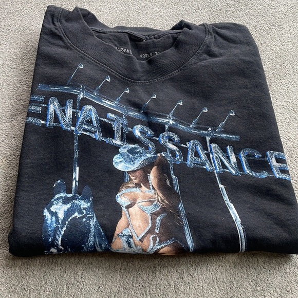 Tops - - BEEHIVE OFFICIAL MERCH TSHIRT FROM THE WORLD TOUR *NEW*